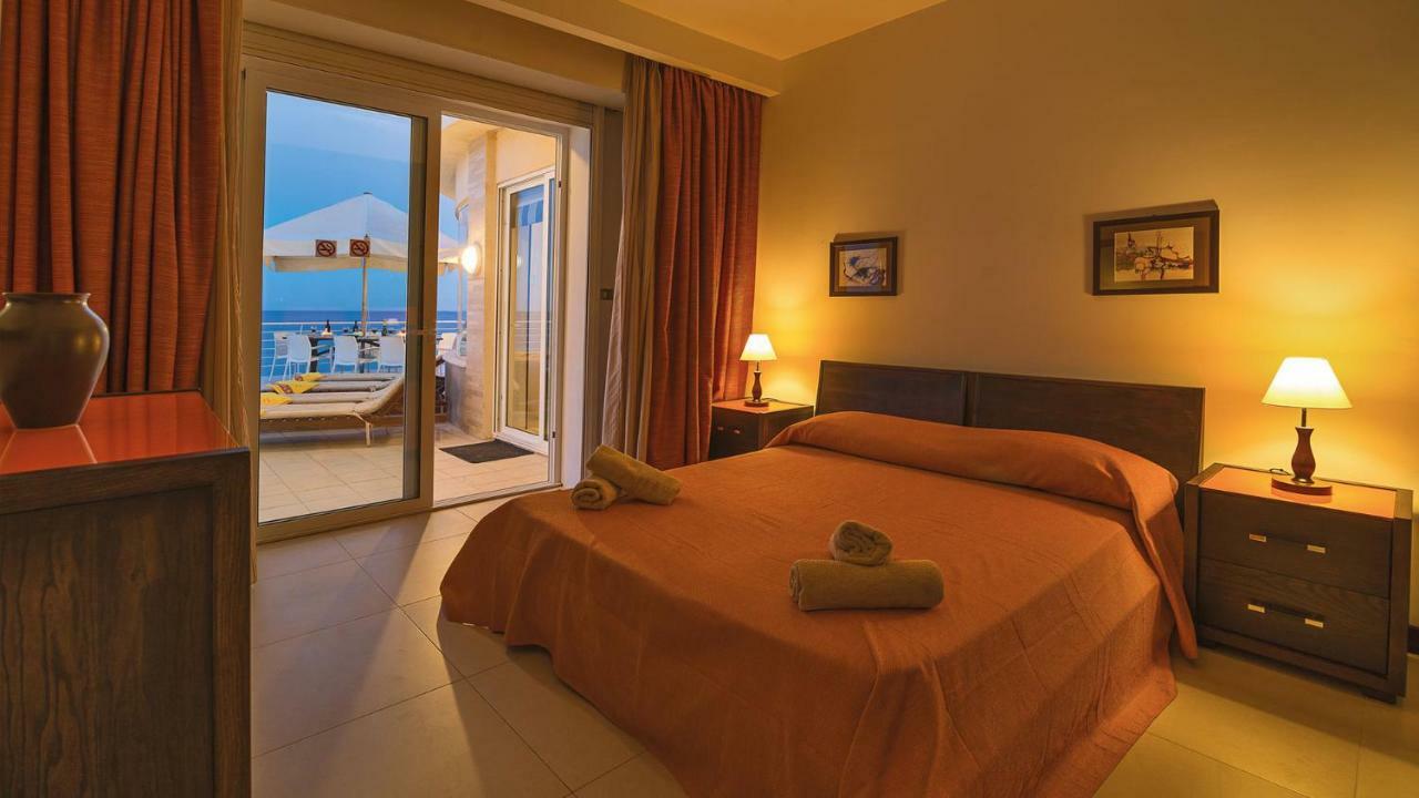 Villa Watersedge Marsaskala Bagian luar foto